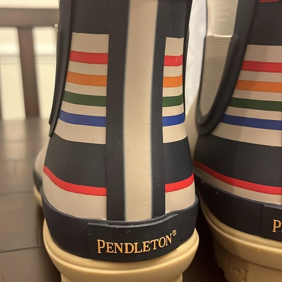 Pendleton Yellowstone Nation Park Chelsea Rain Boots new Women’s Size 7 - Picture 12 of 16